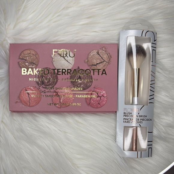 BFY Cosmetics Other - BFY Cosmetics  Terracotta Highlighter, Blush & Bronzer Set with Flower Brush